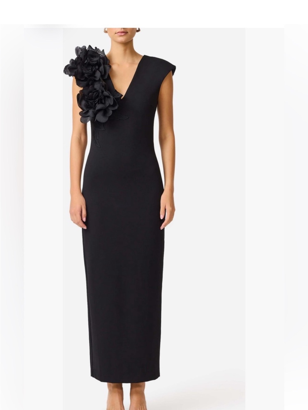 ✨NEW✨ Elliatt Zahara Floral Sleeveless
Gown Black on Black
